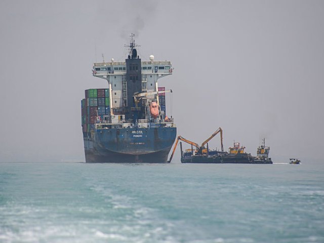 straight hormu cargo ship
